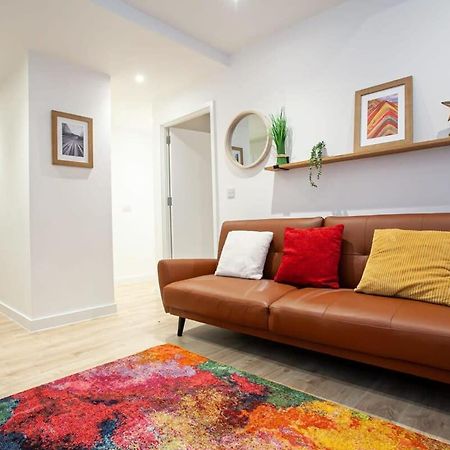 Super 2 Bed Apartment Close To Victoria Station Manchester Eksteriør bilde