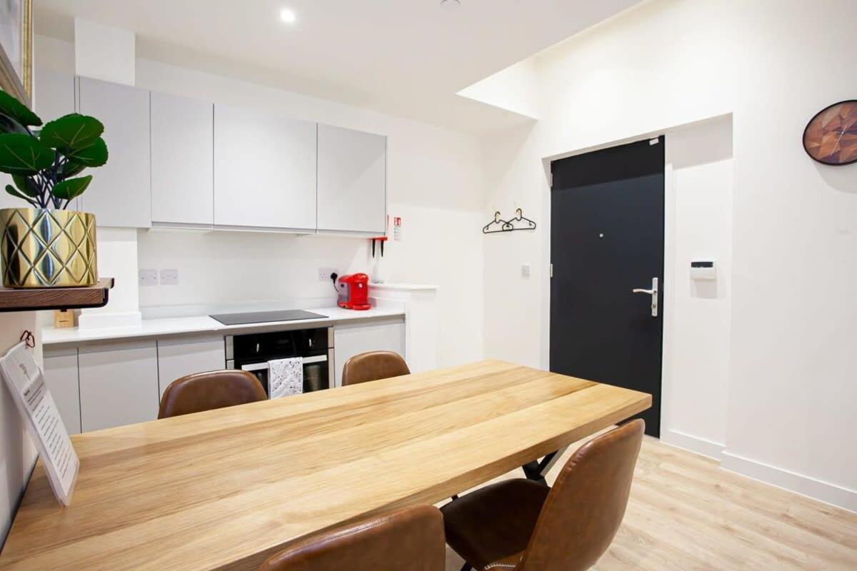 Super 2 Bed Apartment Close To Victoria Station Manchester Eksteriør bilde